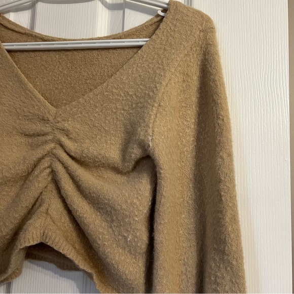 Hollister Beige Ruched Top - Picture 3 of 6